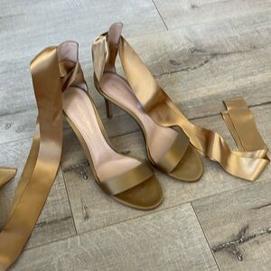 Gold sandals with sateen ribbon